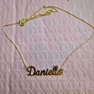 10k yellow Gold Name Necklace